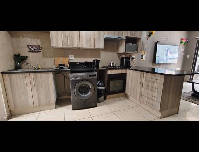 2 BEDROOM TOWNHOUSE FOR SALE IN GOEDEBURG